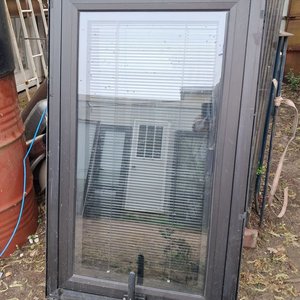 Lote anterior: Ventana DVH Aluminio Negro Abatible Inferior 69.5x114.5x4.5cm
