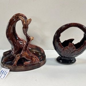 Lote siguiente: Adornos de Cerámica Vidriada: Ciervo y Cesta