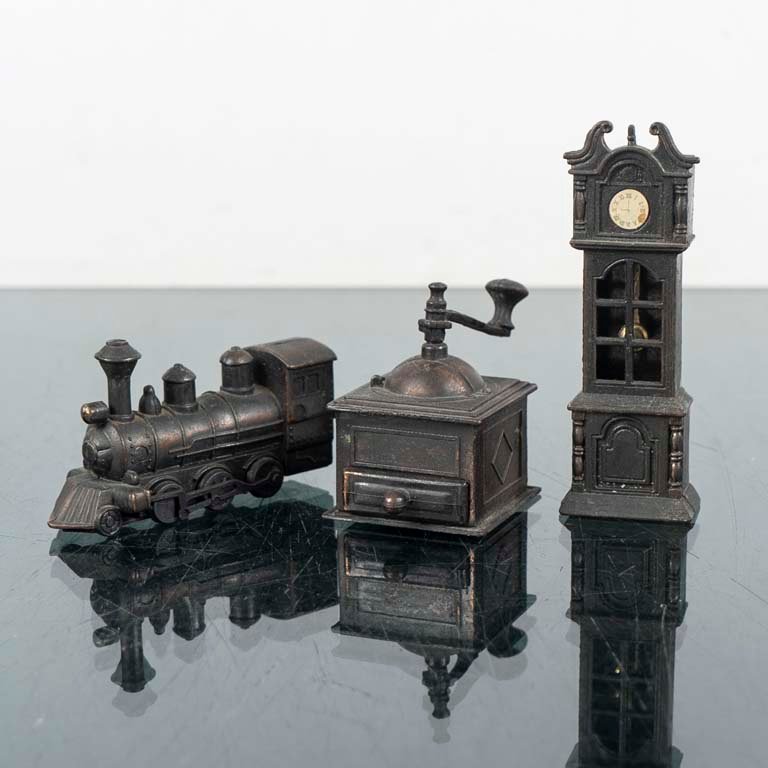 Lote anterior: Colección de miniaturas de metal con detalles en relieve