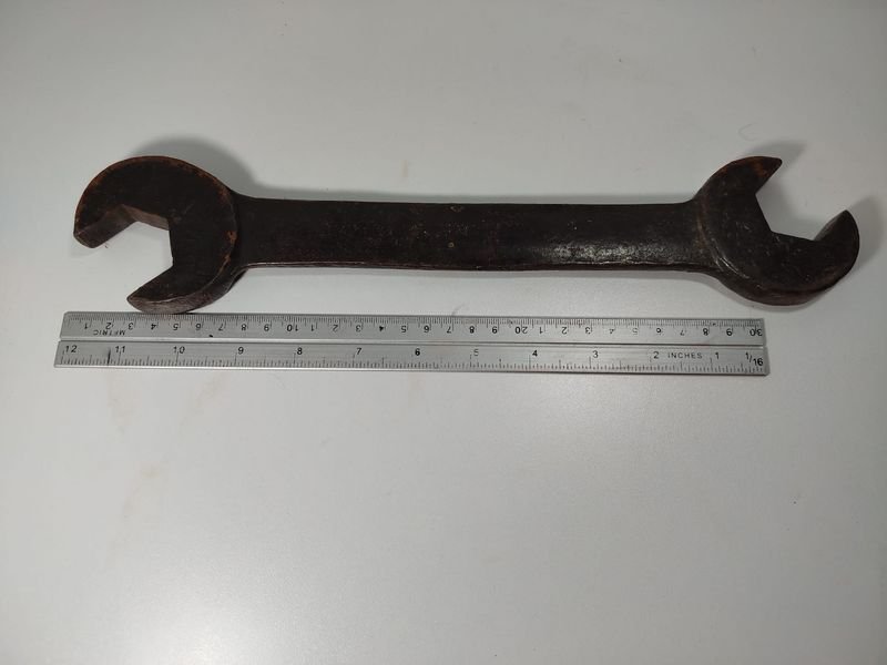 Llave de gran tamaño y acero de alta calidad - imagen 2