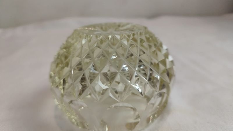 Cenicero de cristal con diseño de vidrio tallado - imagen 5