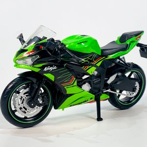 Colección de 3 Motos a Escala: Benelli Negra, Kawasaki Verde y BMW Blanca - imagen 3