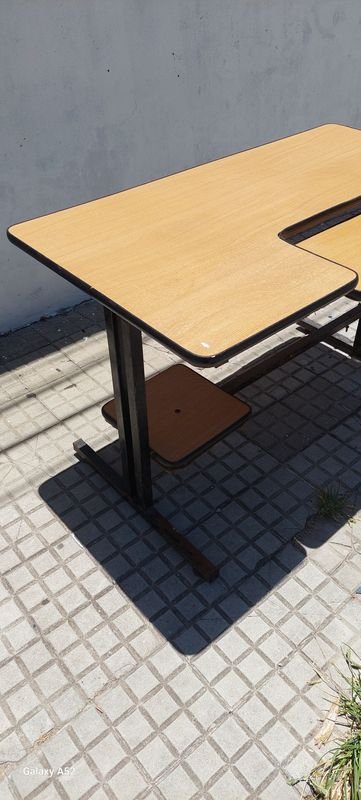 Escritorio en buen estado, estilo antiguo - imagen 2