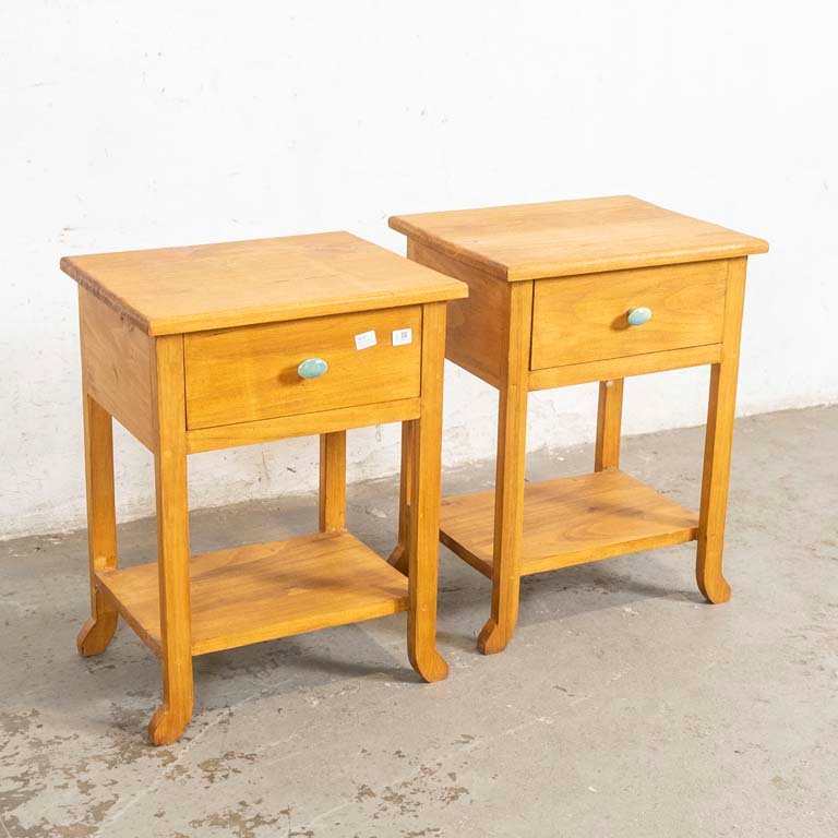 Par de Mesas de Luz de Madera con Cajón y Estante