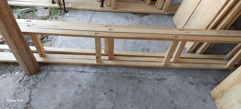 Estantería en madera con escalera y tablones - imagen 2