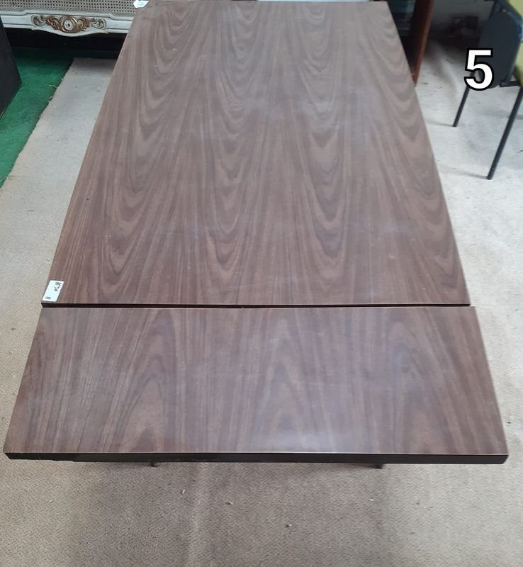 Mesa de carmica extendida con metal y madera - imagen 2
