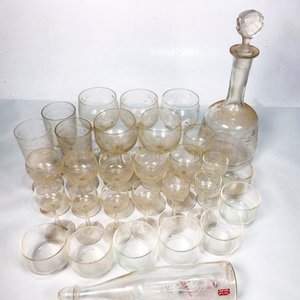 Lote de Cristalería: Copas, Botellones y Decantador de Vidrio - imagen 4