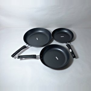 Set de 3 Sartenes Antiadherentes de Metal Negro con Mango - imagen 1