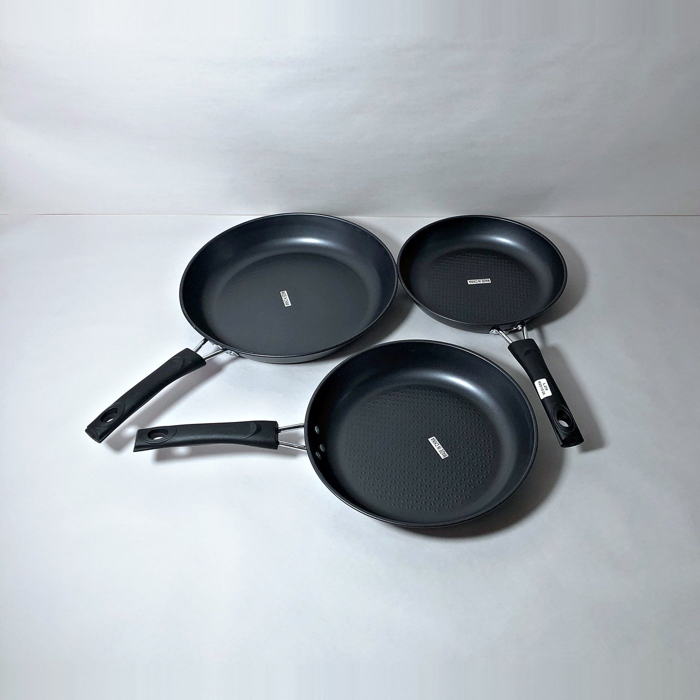 Set de 3 Sartenes Antiadherentes de Metal Negro con Mango