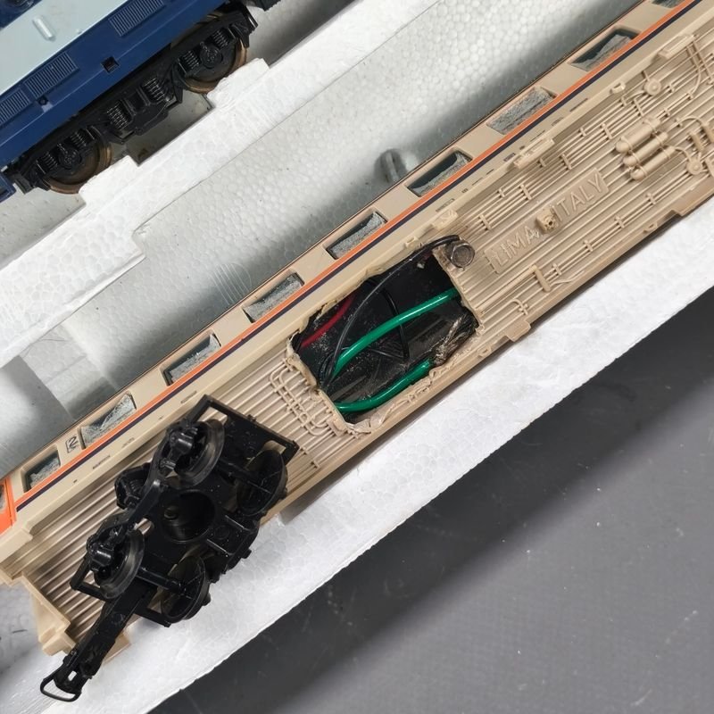 Colección de trenes modelo en HO escala con detalles y características - imagen 10
