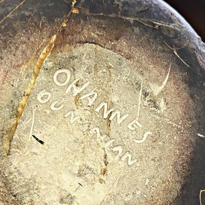 Dos piezas de cerámica firmadas: centro Ounanian y pote - imagen 6