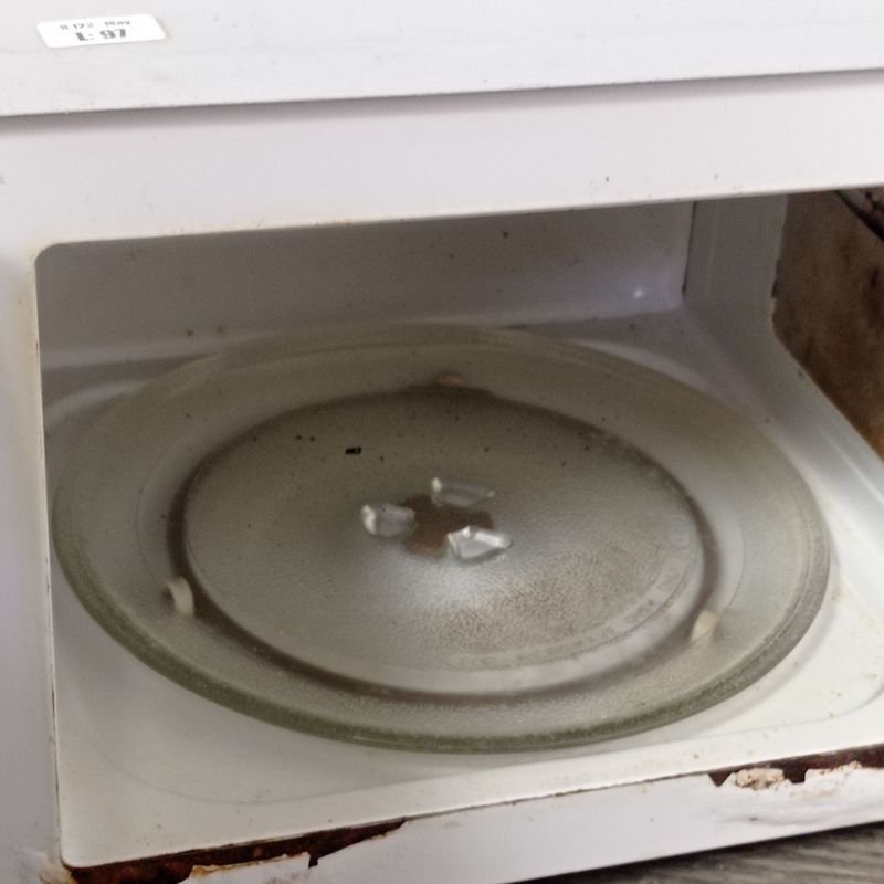 Microondas James con plato, buen estado estético y fácil de usar - imagen 4