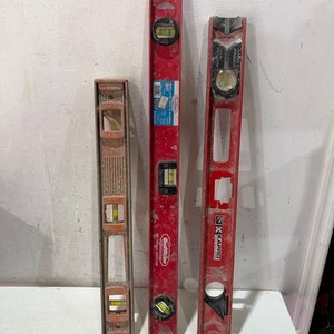 Lote siguiente: Juego de 3 Niveles de Aluminio y Plástico