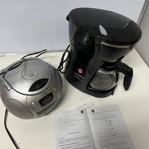 Cafetera Palermo Premium y Radio Grabador Británia Digital - imagen 5