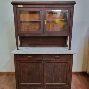 Lote anterior: Antiguo Aparador Vitrinero de Madera con Mesada de Mármol y Puertas Vidriadas