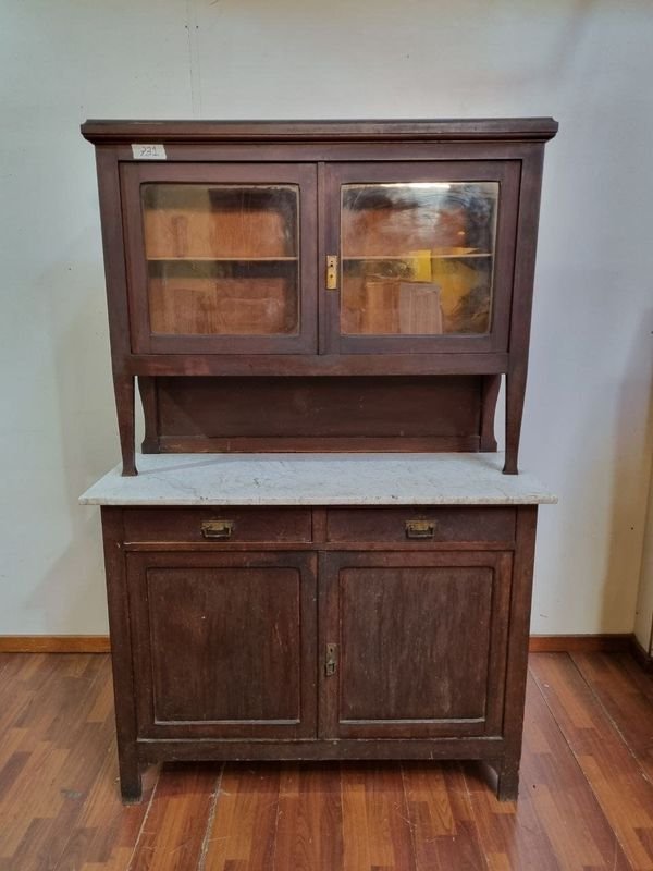 Antiguo Aparador Vitrinero de Madera con Mesada de Mármol y Puertas Vidriadas