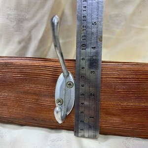 Perchero Rústico de Pino Tea con 3 Perchas Dobles Metálicas - imagen 4