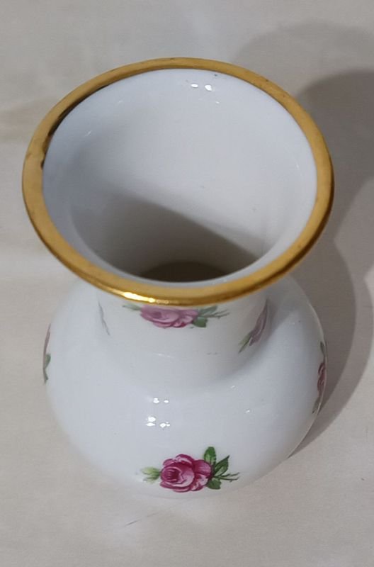 Jarrón de porcelana alemana Schumann Arzberg Bavaria, decorado con rosas y borde dorado - imagen 2