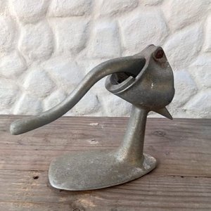 Lote siguiente: Antiguo Exprimidor de Jugo de Carne en Aluminio