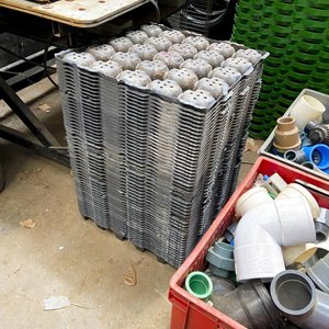 Lote siguiente: Cincuenta Bandejas Plásticas para Techo o Césped, 50x50 cm