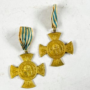 Lote siguiente: Dos medalla de la Excelencia