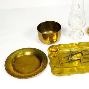Seis Piezas de Bronce y Vidrio: Fanal Tallado, Compotera, Bandejas y Platos - imagen 3