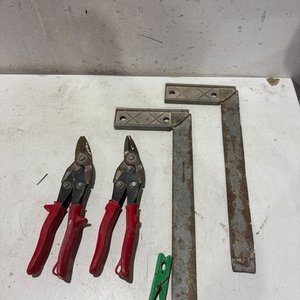 Lote anterior: Dos Escuadras Metálicas y Dos Pinzas