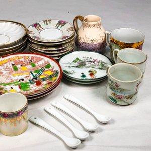 Conjunto de Pocillos, Tazas y Platitos con Diseño Oriental - imagen 5