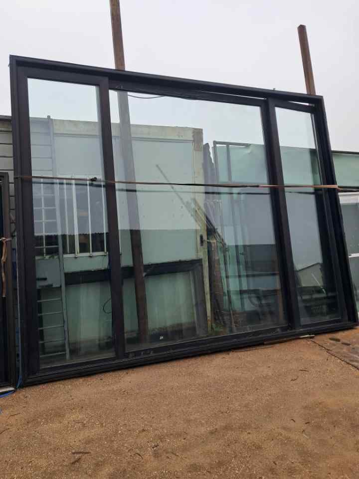 Ventana corrediza de aluminio y vidrio