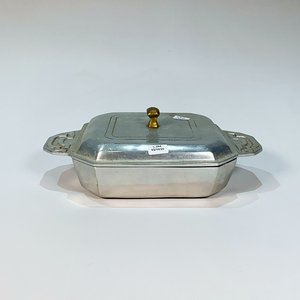 Lote anterior: Centro de Peltre Cuadrado con Asas y Tapa de Bronce
