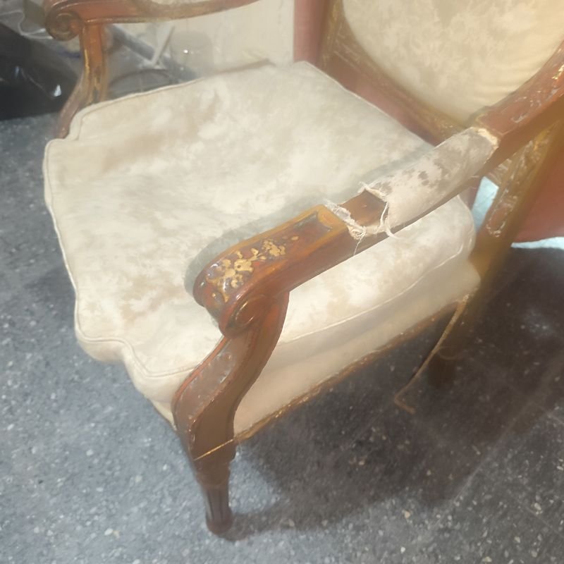 Butaca antigua de madera laqueada para restaurar y retapizar - imagen 4