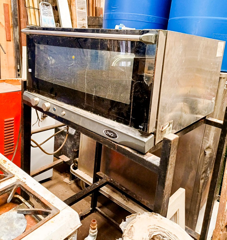 Horno electrico monofasico , una puerta , base hierro