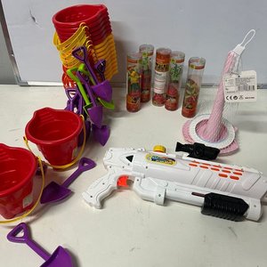Lote de Juguetes: Baldes, Palitas, Pistola de Agua y Animales de Granja - imagen 1