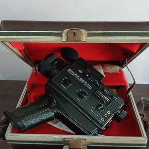 Lote anterior: Cámara Filmadora Bolex 585 XL Súper 8 Vintage con Estuche y Manuales