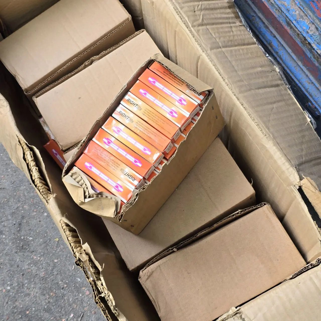 Lote anterior: Lote de Halógenos en Cajas