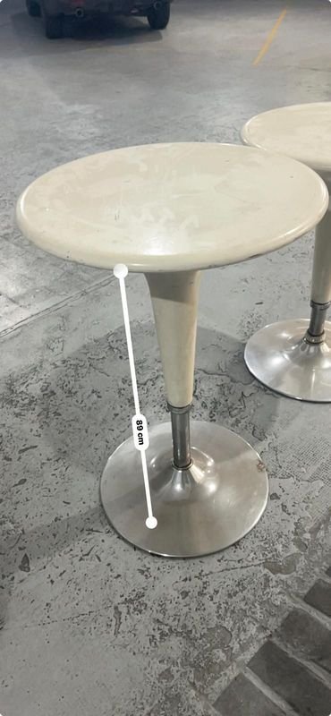 Mesas auxiliares de metal y madera - imagen 5