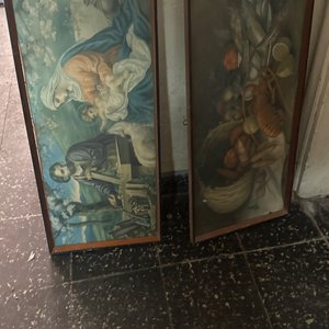 Lote anterior: Dos Cuadros Decorativos con Marcos de Madera