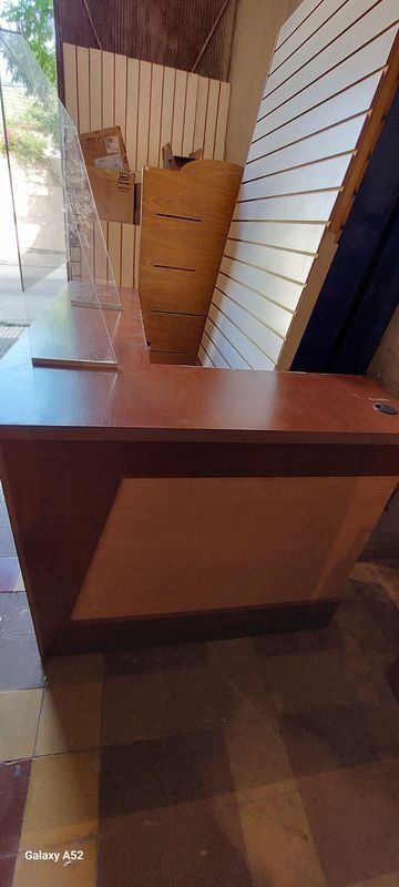 Mostrador en madera de excelente estado - imagen 12