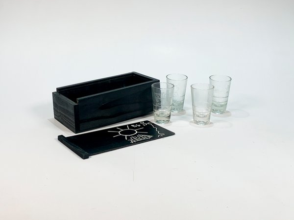 Set de 4 Vasos de Vidrio con Estuche Negro y Decoración Constructiva
