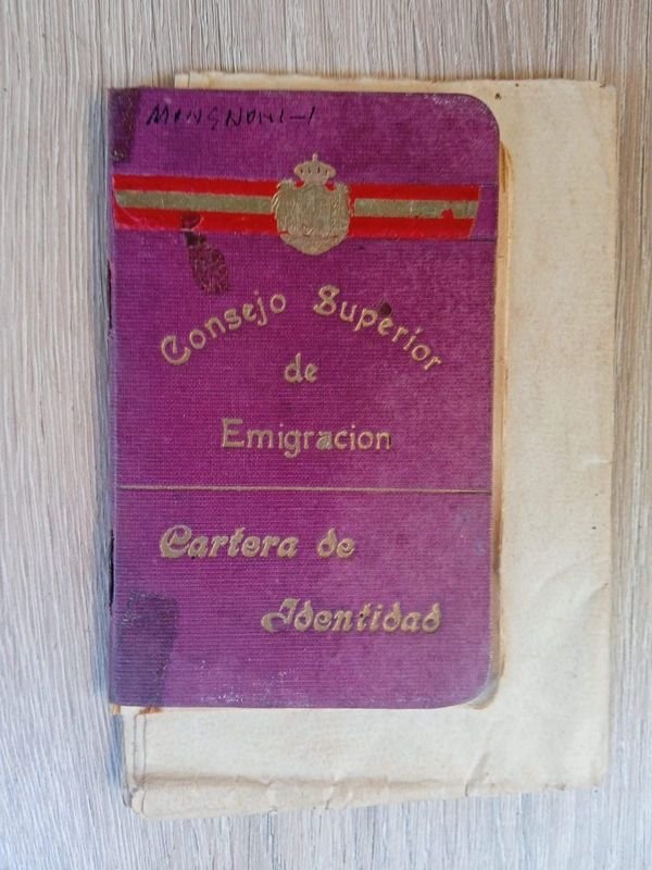 Lote siguiente: Pasaporte Español Completo de 1921