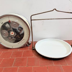 Lote siguiente: Balanza Antigua "Berkel" Esmaltada de Colgar con Plato