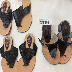 Lote anterior: Pares Sandalias Dama Cuero Artesanales Talle 36