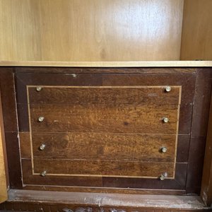 Placard Antiguo de Madera Oscura con Incrustaciones y Cajones - imagen 11