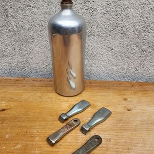 Lote anterior: Lote de Destapadores y Porrón de Aluminio Fuaye Coleccionable