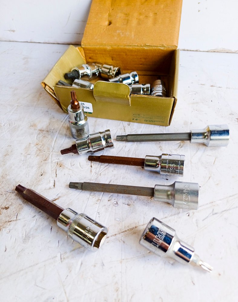 Juego de 16 Dados Torx Variados