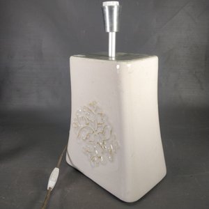 Lámpara de Cerámica Beige con Diseño Floral en Relieve - imagen 5