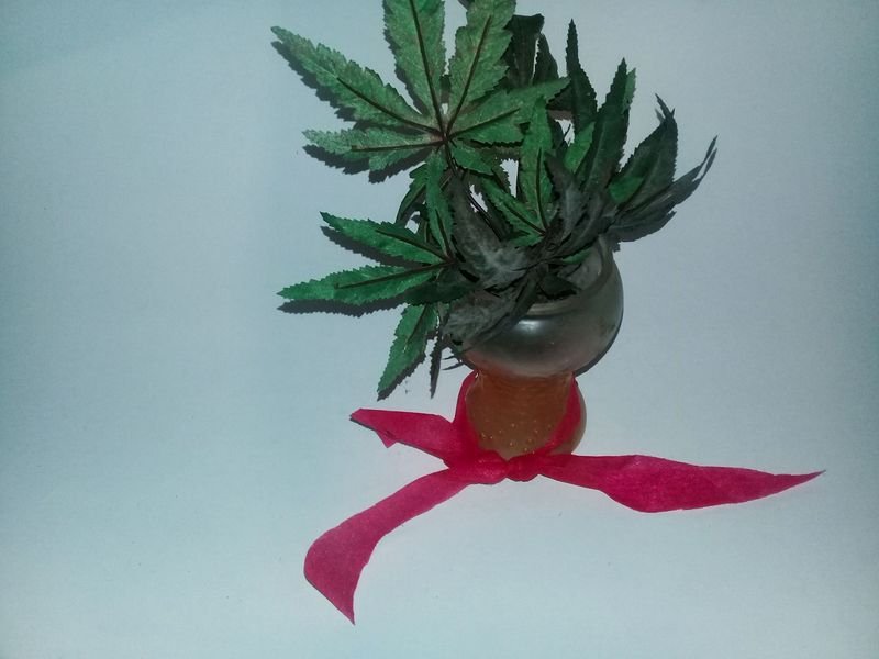 Centro de mesa con planta artificial y vaso decorativo - imagen 2