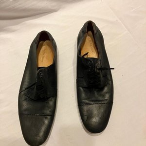 Lote siguiente: Zapatos de vestir para hombre de color azul oscuro