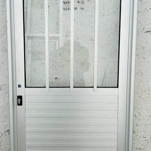 Lote #004 – Puerta de aluminio sin llaves ni pestillos – 80x200cm - imagen 2
