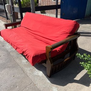 Futón de Madera con Colchoneta Roja - imagen 3